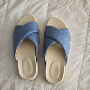Vionic Women's Light Blue Cross-Band Sandals